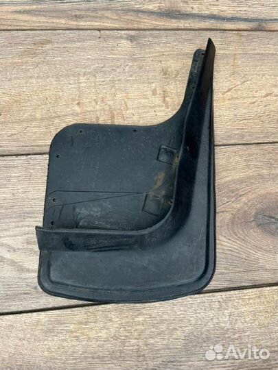 Брызговик передний правый Hyundai Sonata V 2.0