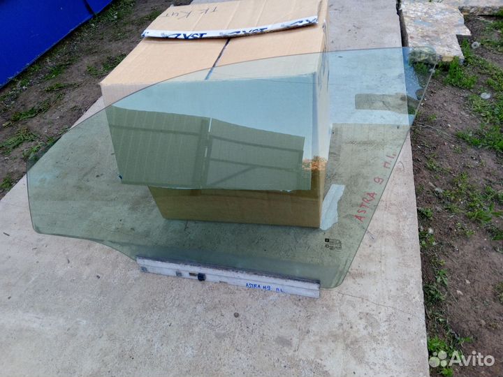 Стекло левое на Опель астра Н