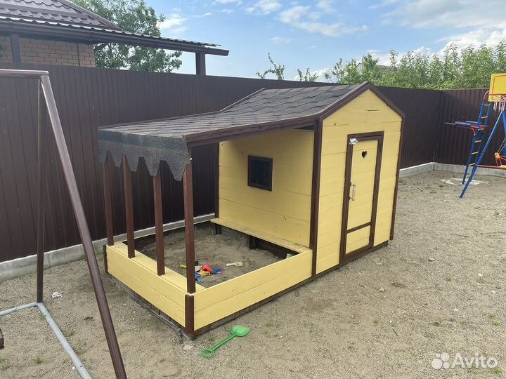 Детский игровой домик из дерева