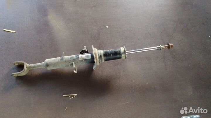 Стойка передняя левая Ниссан Скайлайн v35