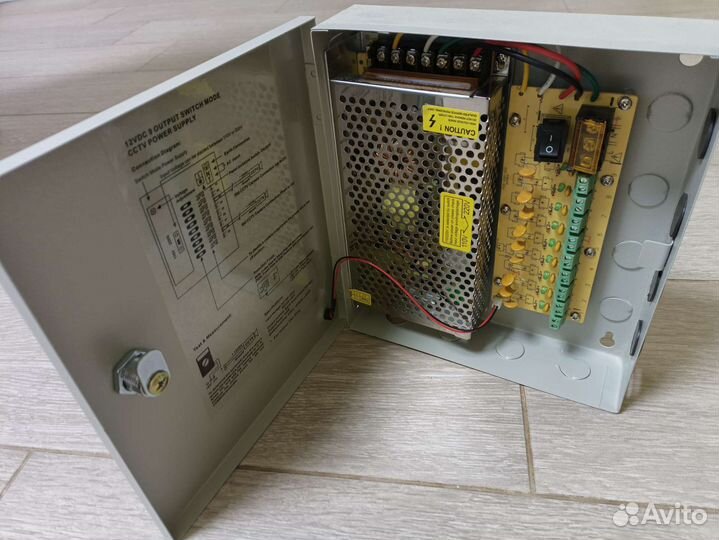 Блок питания для видеонаблюдения 9x2A (18A), 145W