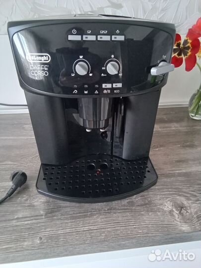 Продам кофемашину DeLonghi+ кофе в подарок