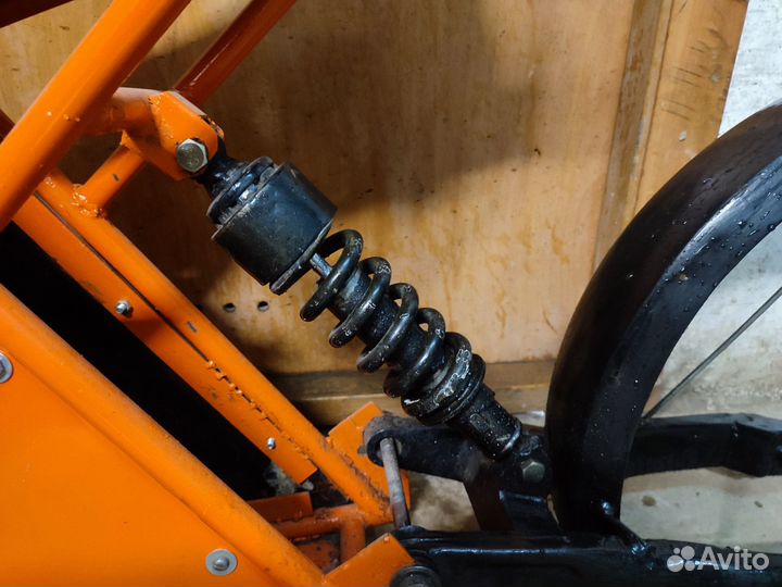 Пространственная рама с амортизатором