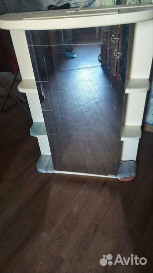 Полка в ванную с зеркалом