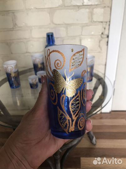 Графин с рюмками и стаканами