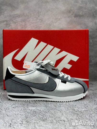 Кроссовки Nike cortez