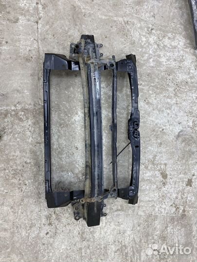 Рамка радиатора в сборе с усилителем