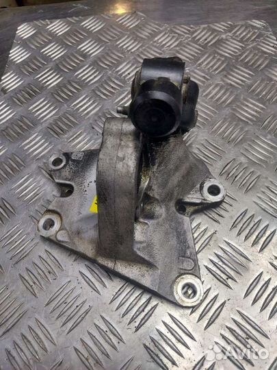 Кронштейн полуоси Peugeot 406 9644706280