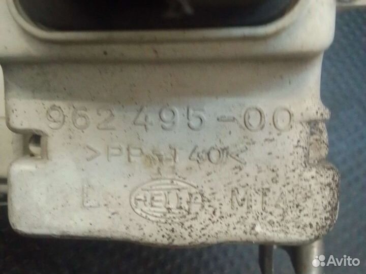 Фара левая Volkswagen Polo 3