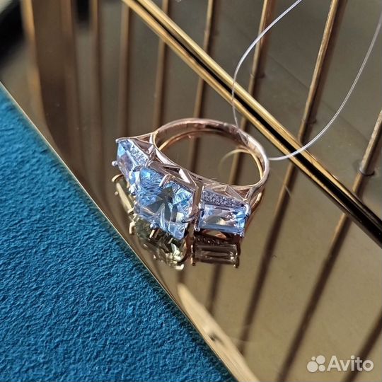 Кольцо красное золото с топазами и фианитами