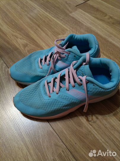 Кроссовки женские