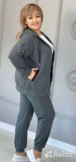 Спортивный костюм женский