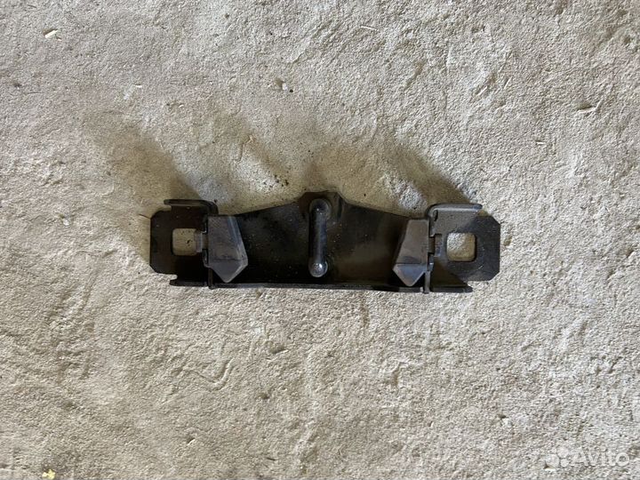 Ответная часть замка багажника Ford Focus 3 хетч