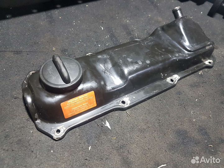 Клапанная крышка Volkswagen passat b3 1.6 1F