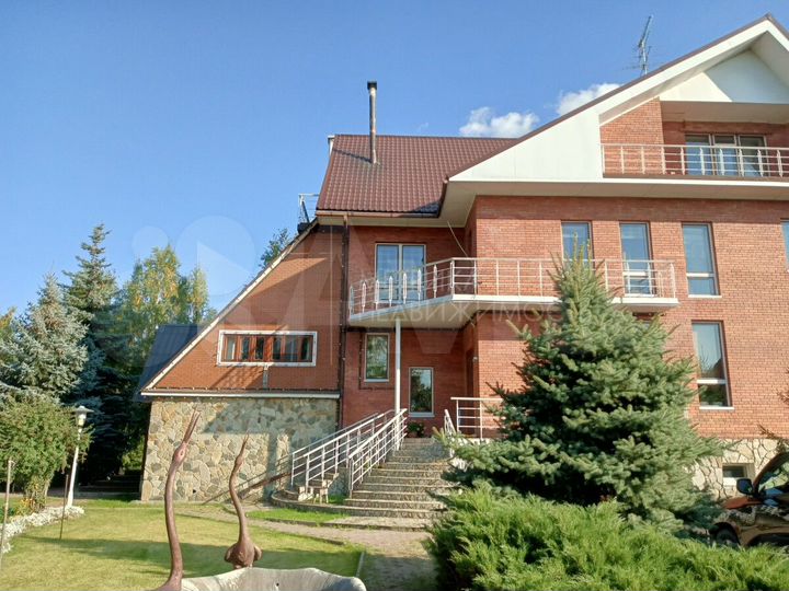 Дом 870 м² на участке 42 сот.