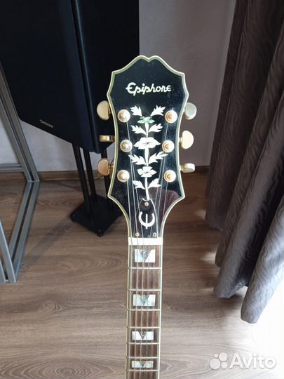 Полуакустическая электрогитара epiphone sheraton 2
