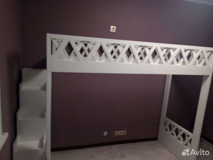 Кровать детская из массива