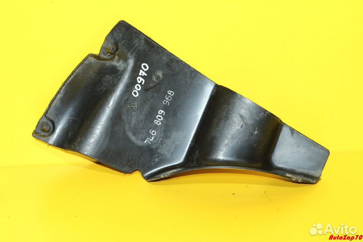 VW Touareg Пыльник переднего подкрылка