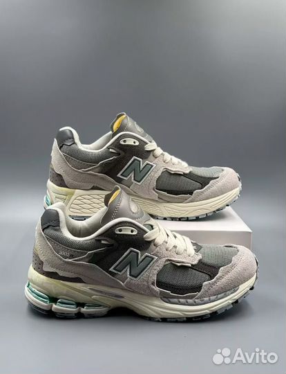 New Balance 2002R