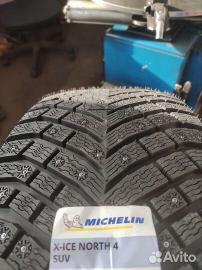 Michelin X-Ice North 4 285/40 R22
