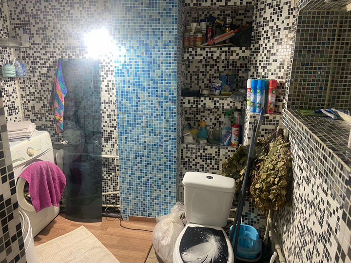 Доля в 4-к. квартире, 112,9 м², 2/4 эт.