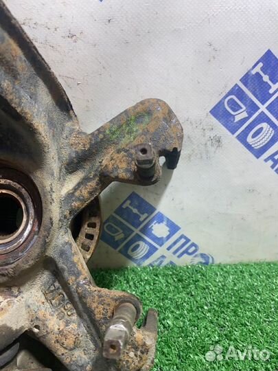 Поворотный кулак передний левый Skoda Octavia