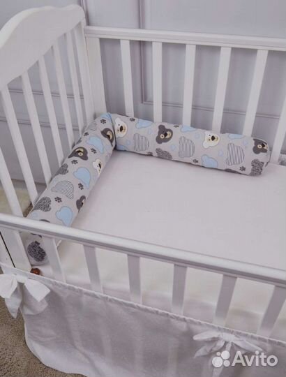 Комплект в кроватку новый