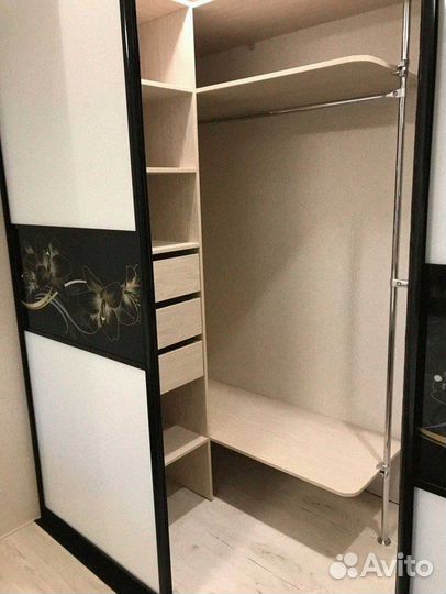 Гардеробная угловая