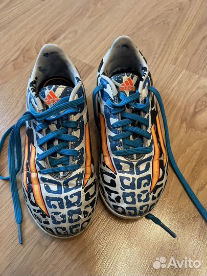 Бутсы сороконожки adidas р.31