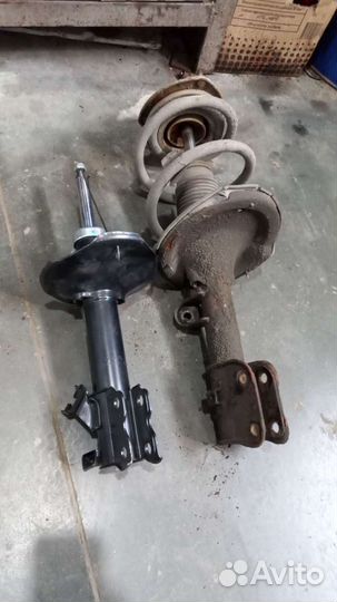 Стойки амортизатора Старекс новые