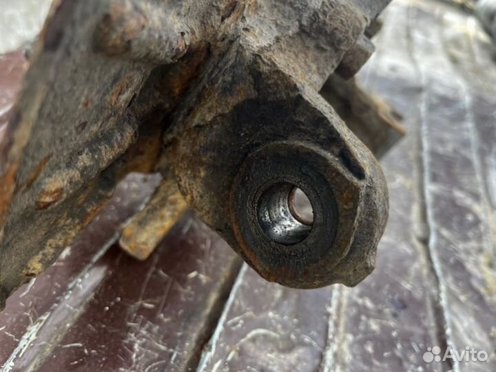 Кулак поворотный перед прав Suzuki Grand Vitara 2