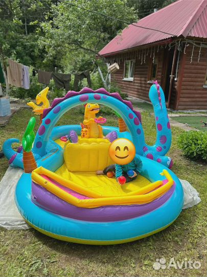 Детский надувной бассейн с горкой фонтаном игровой