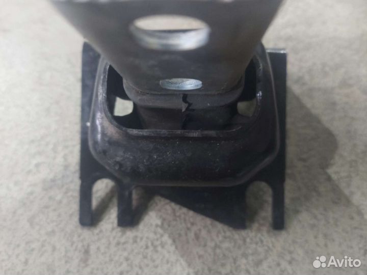 Опора двигателя левая renault sandero stepway 2