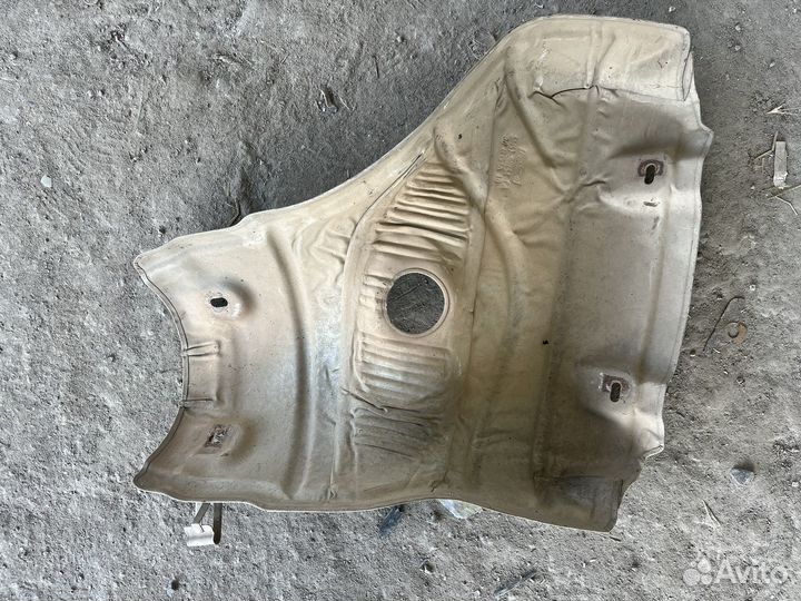 Щиток выпускного коллектора ford focus 2 2.0