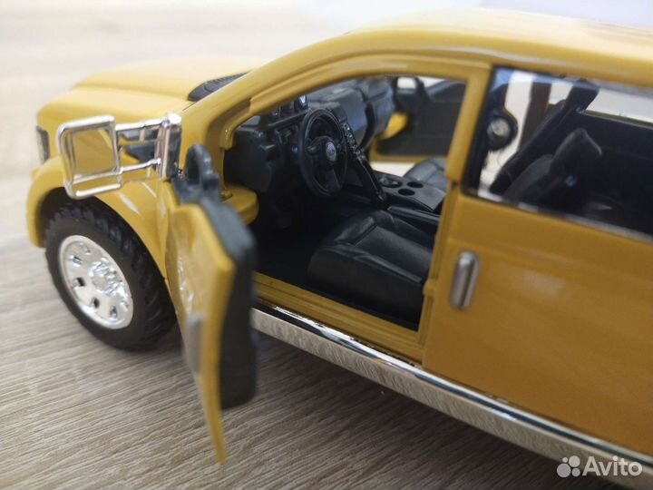 Модель 1:31, Ford F-350 Super Duty