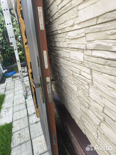 Входная металлическая дверь бу 205 86