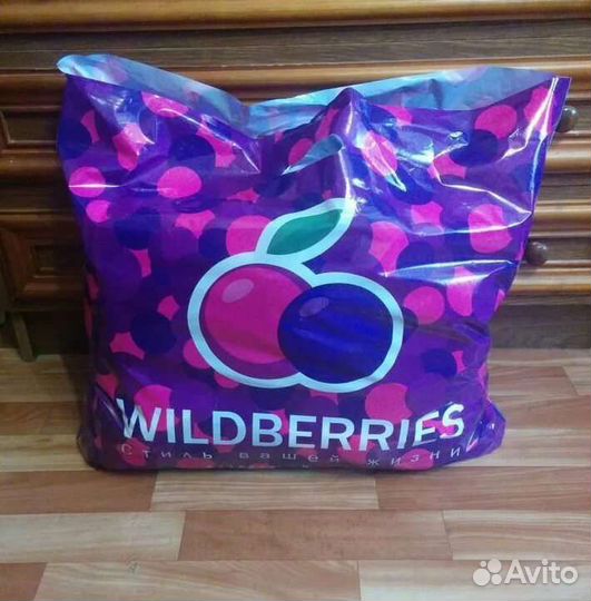 Отдам бесплатно пакет вещей на девочку до 1,5 лет