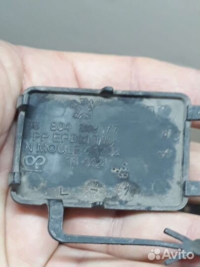 Пежо 308 заглушка в передний бампер 2007-11