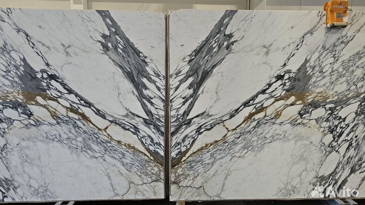 Слэбы белого мрамора