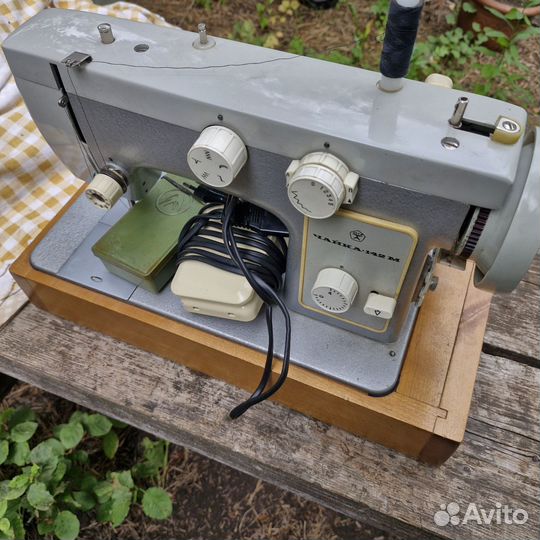 Швейная машинка чайка 142м