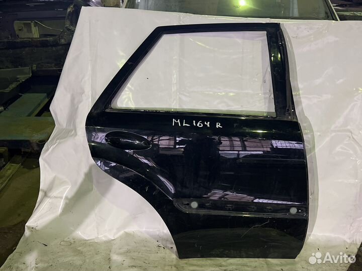 Задняя правая дверь Мерседес мл 164