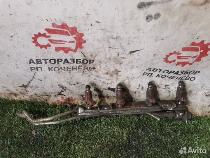 Топливная рамка с форсунками Nissan Bluebird