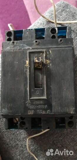 Автоматическии выключатель