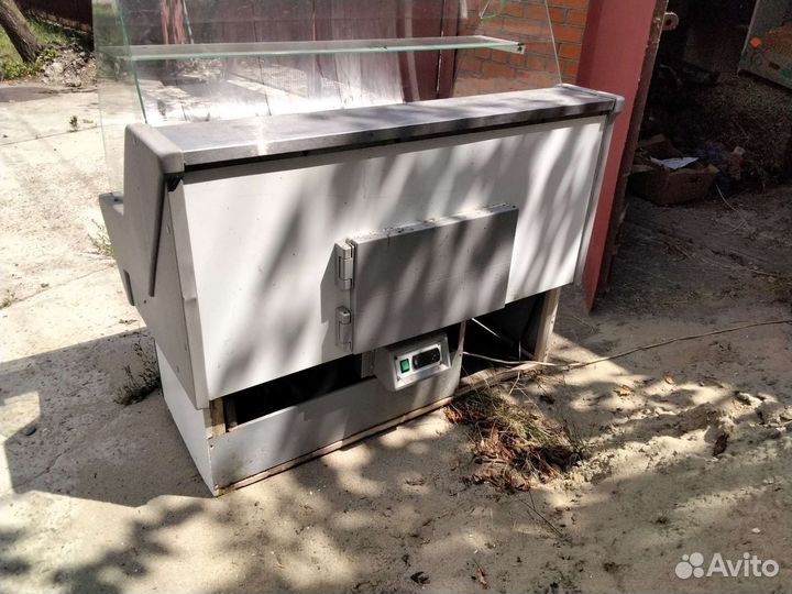 Холодильник витрина для напитков, и продуктов