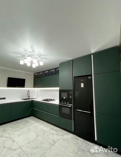 Кухня под потолок в новостройку