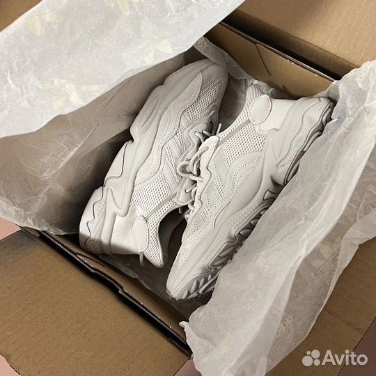 Кроссовки adidas ozweego женские мужские белые