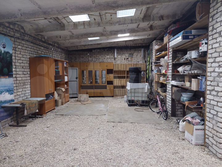 Гараж, > 30 м²