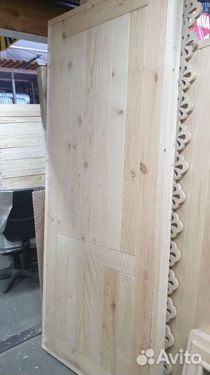 Дверь входная деревянная