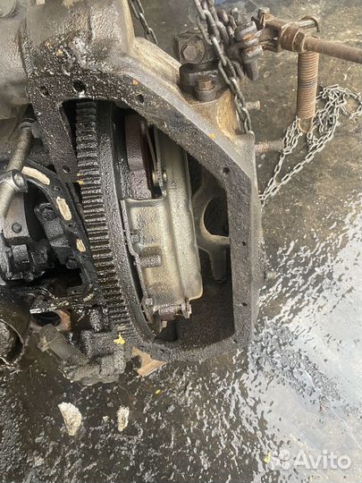 Двигатель с кпп и ком ЗИЛ в разбор по запчастям