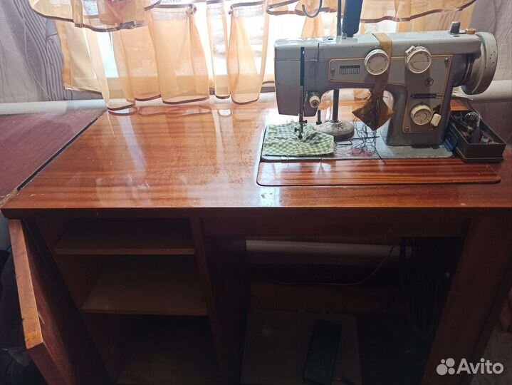 Стол для швейной машинки